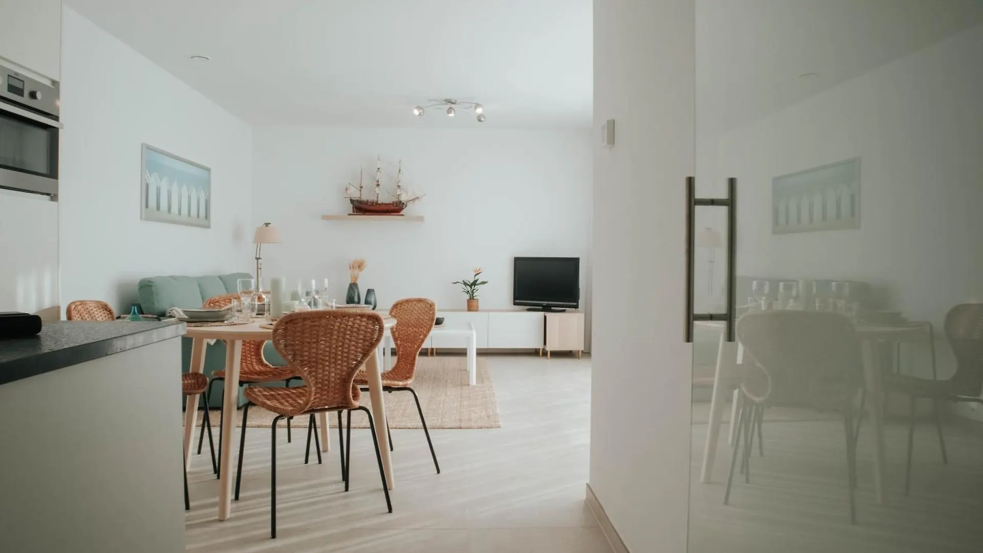 Nieuw Appartement Nabij Het Strand Met Privegarage Oostende Belçika