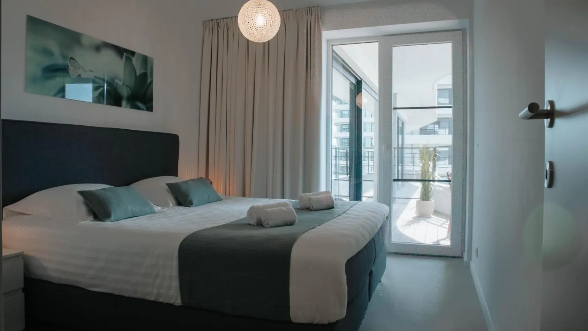 Nieuw Appartement Nabij Het Strand Met Privegarage Oostende Daire